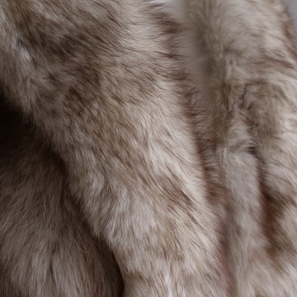 Vintage 1950s Vass & Sons fluffy fox fur cape - Picture 2 of 11